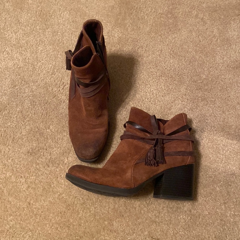Born booties with tassels